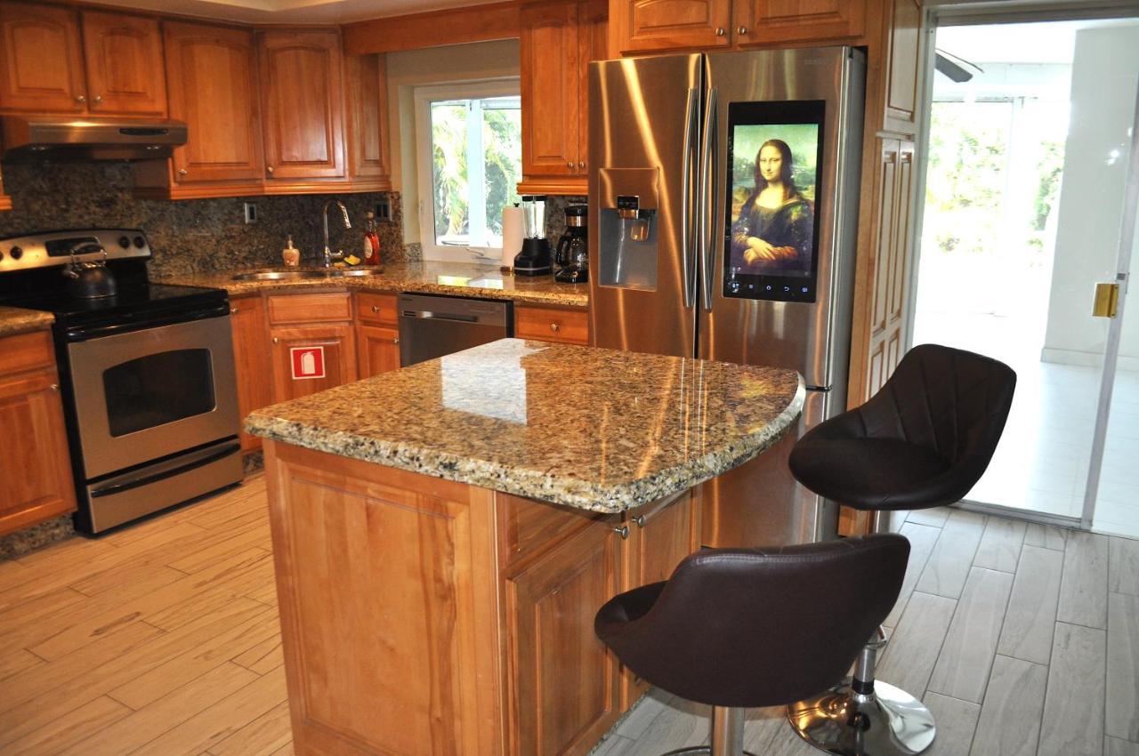 Lovely 3-Bd, Walk To Bars, 9 Min Drive From Beach! Heated Pool. Fort Lauderdale Extérieur photo